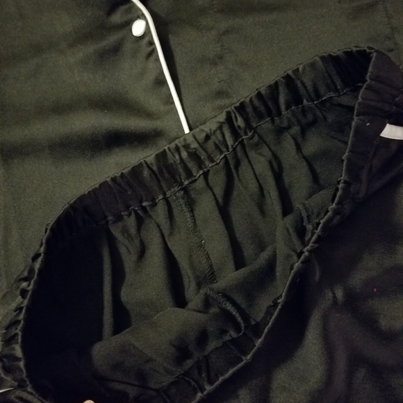 🔥 Lulus Beauty Sleep Black Satin Pj Set - Picture 4 of 12